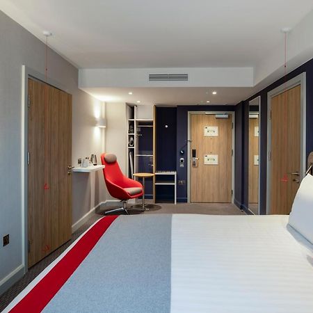 Holiday Inn Express Cambridge West - Cambourne By Ihg Exterior foto