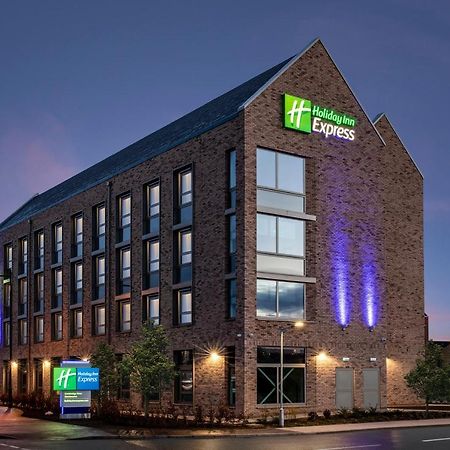 Holiday Inn Express Cambridge West - Cambourne By Ihg Exterior foto