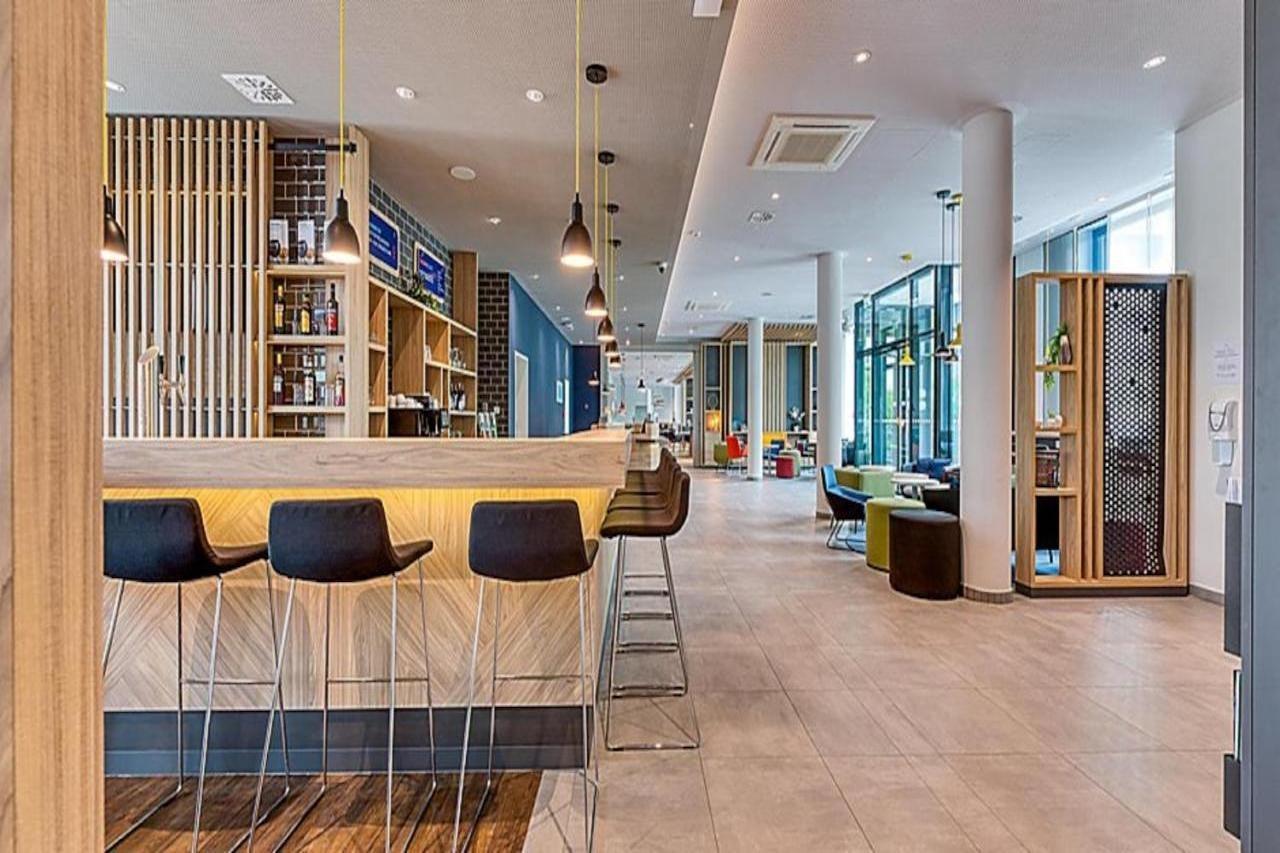 Holiday Inn Express Cambridge West - Cambourne By Ihg Exterior foto