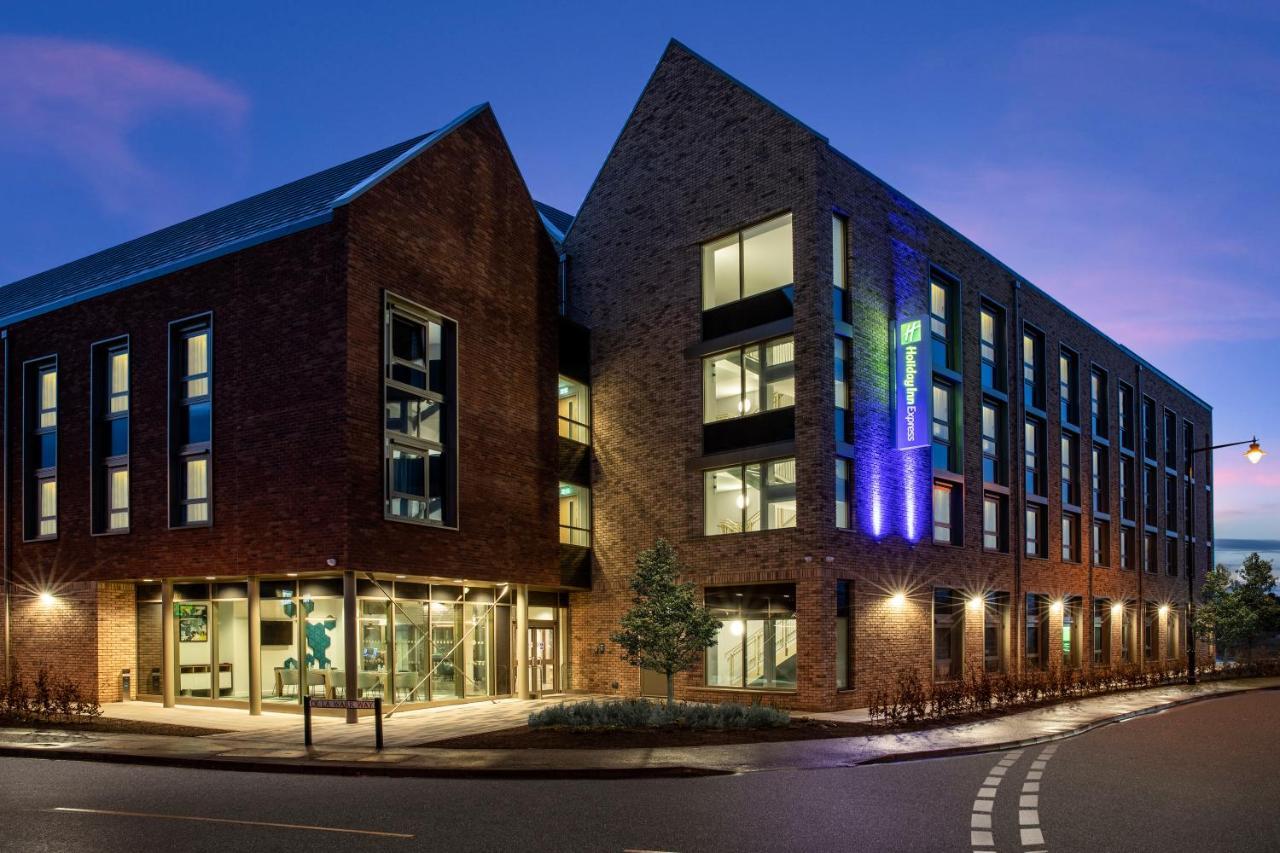 Holiday Inn Express Cambridge West - Cambourne By Ihg Exterior foto