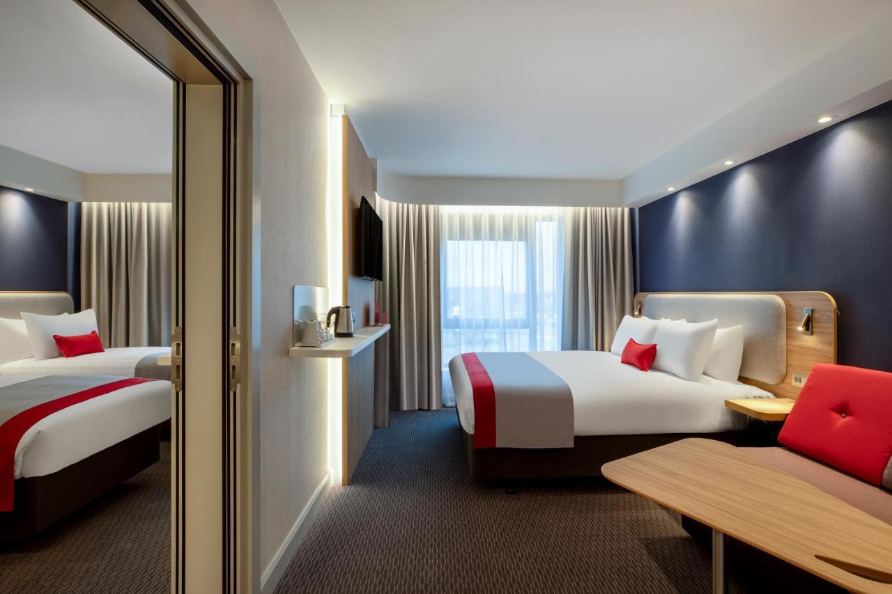 Holiday Inn Express Cambridge West - Cambourne By Ihg Exterior foto