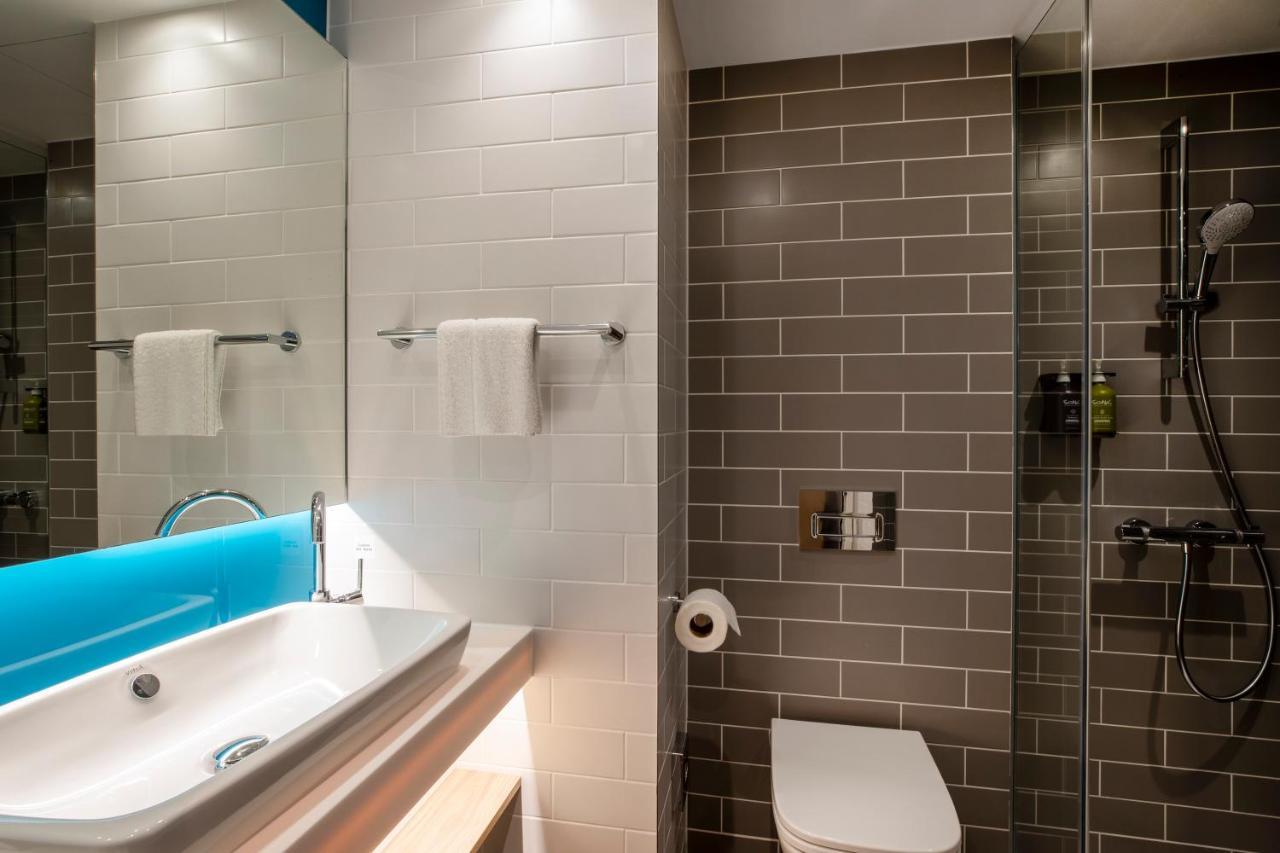 Holiday Inn Express Cambridge West - Cambourne By Ihg Exterior foto