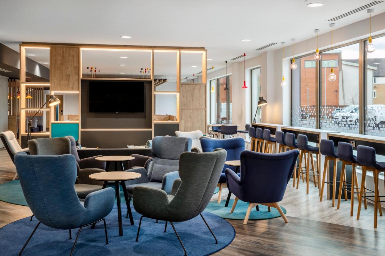 Holiday Inn Express Cambridge West - Cambourne By Ihg Exterior foto