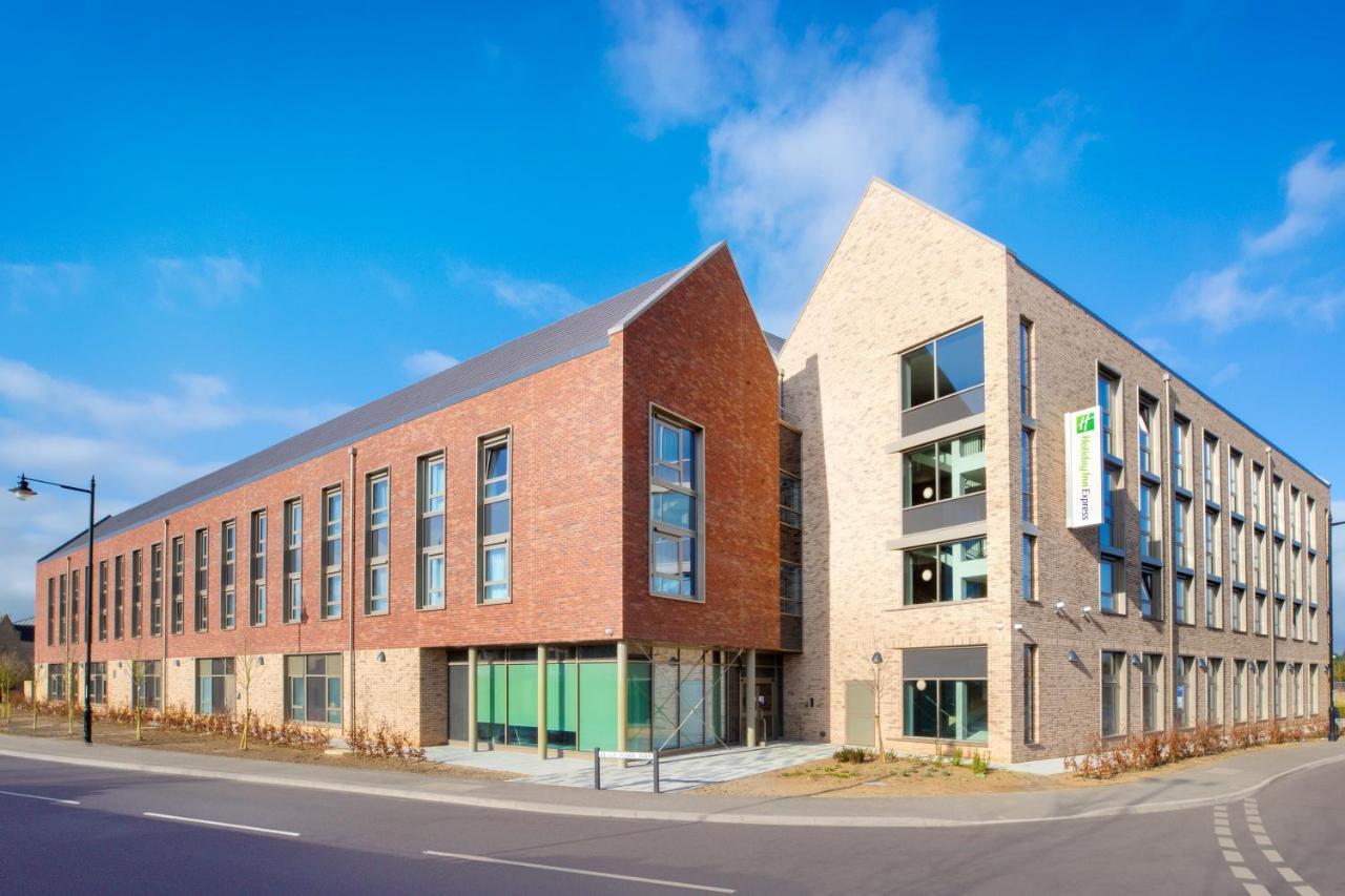 Holiday Inn Express Cambridge West - Cambourne By Ihg Exterior foto