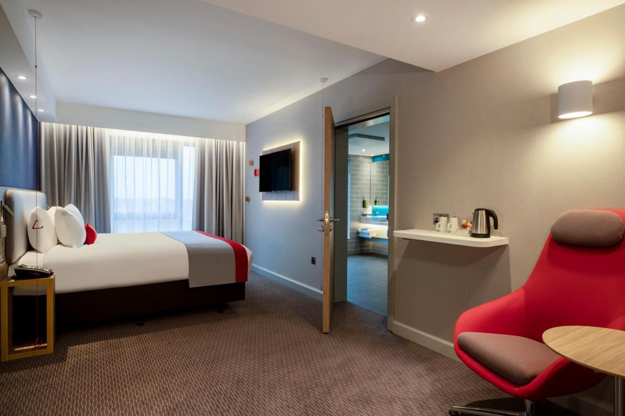 Holiday Inn Express Cambridge West - Cambourne By Ihg Exterior foto