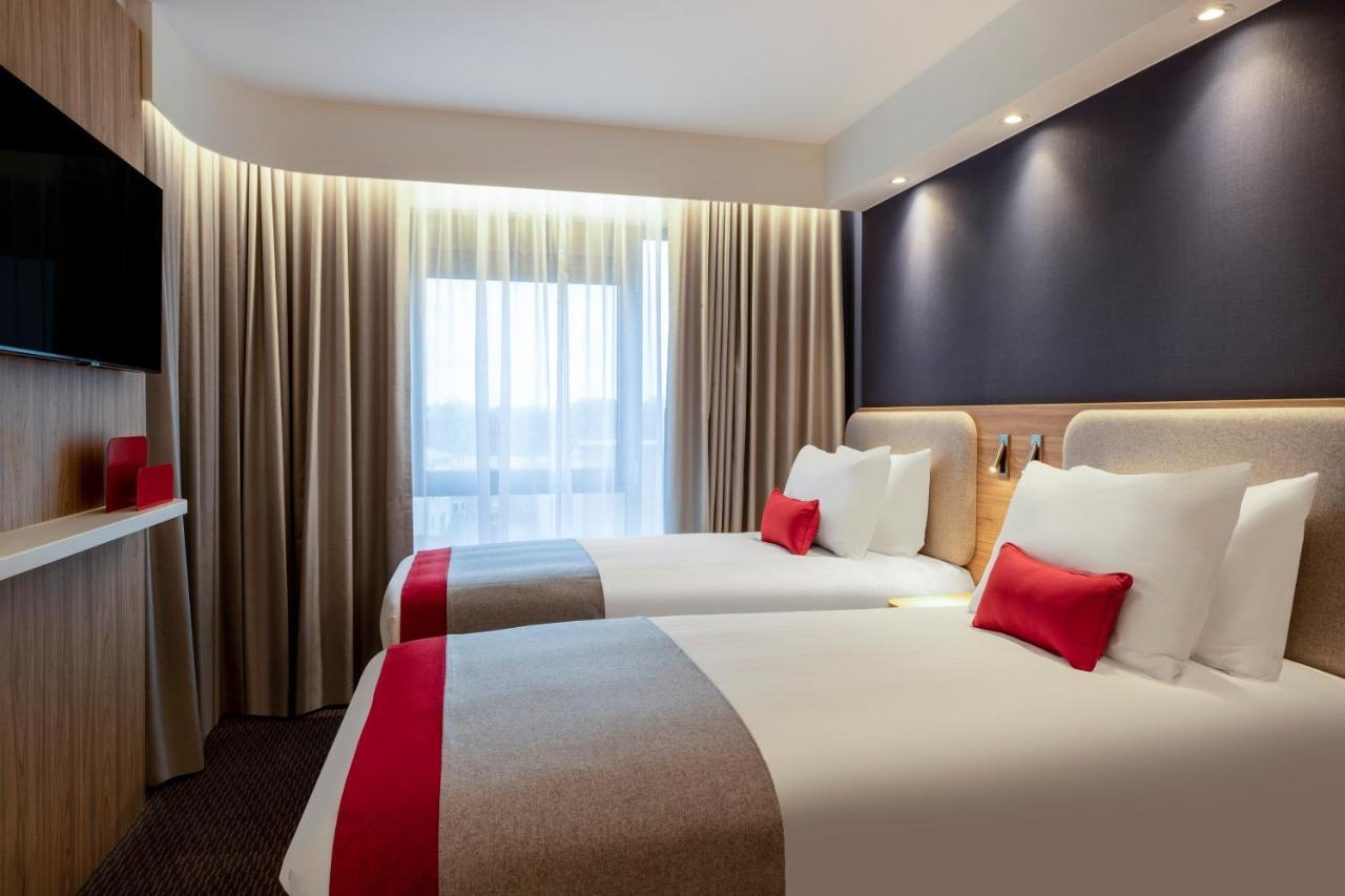 Holiday Inn Express Cambridge West - Cambourne By Ihg Exterior foto