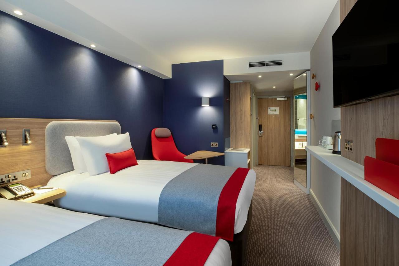 Holiday Inn Express Cambridge West - Cambourne By Ihg Exterior foto