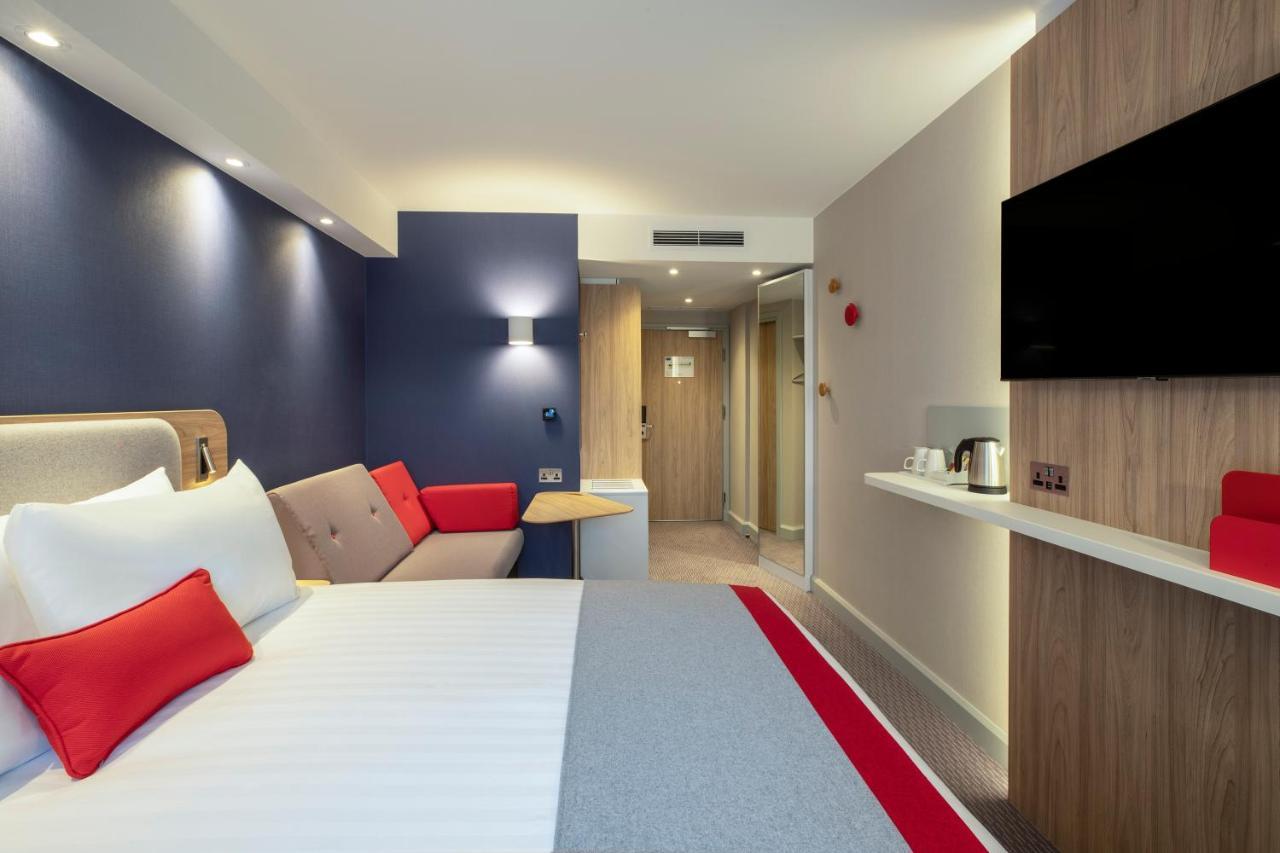 Holiday Inn Express Cambridge West - Cambourne By Ihg Exterior foto