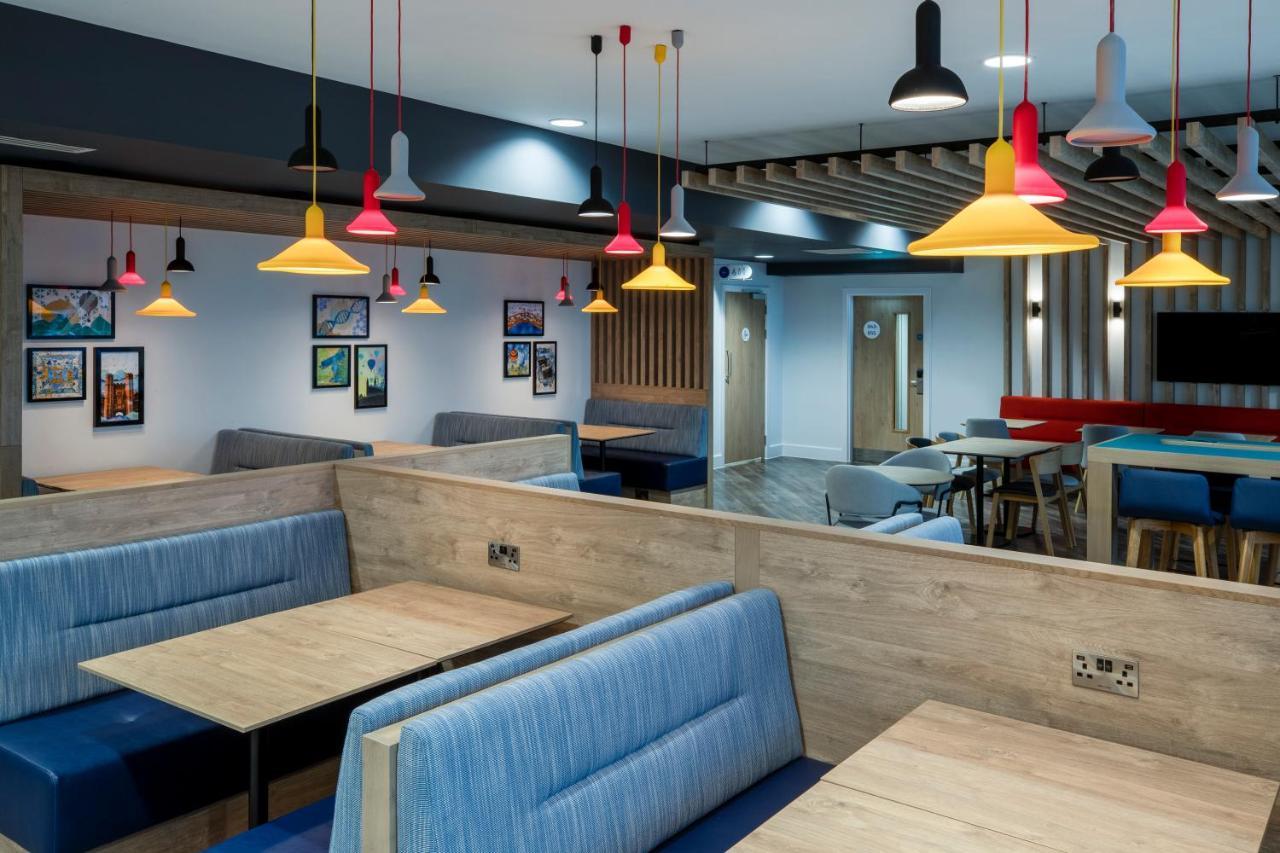 Holiday Inn Express Cambridge West - Cambourne By Ihg Exterior foto