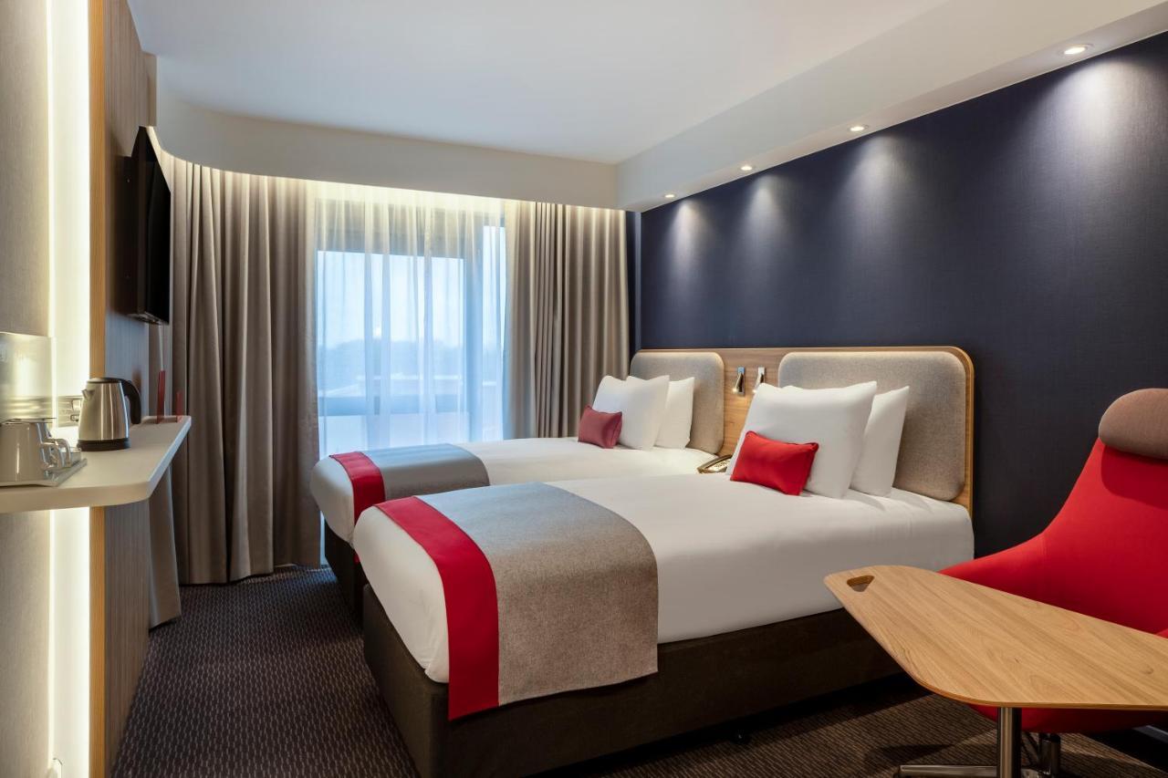 Holiday Inn Express Cambridge West - Cambourne By Ihg Exterior foto