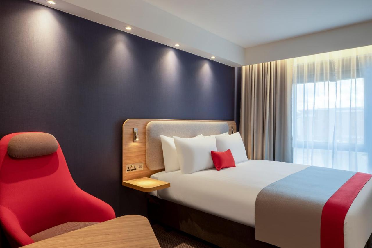 Holiday Inn Express Cambridge West - Cambourne By Ihg Exterior foto