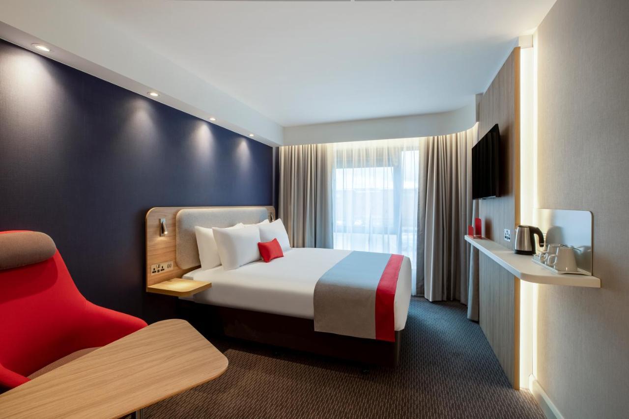 Holiday Inn Express Cambridge West - Cambourne By Ihg Exterior foto