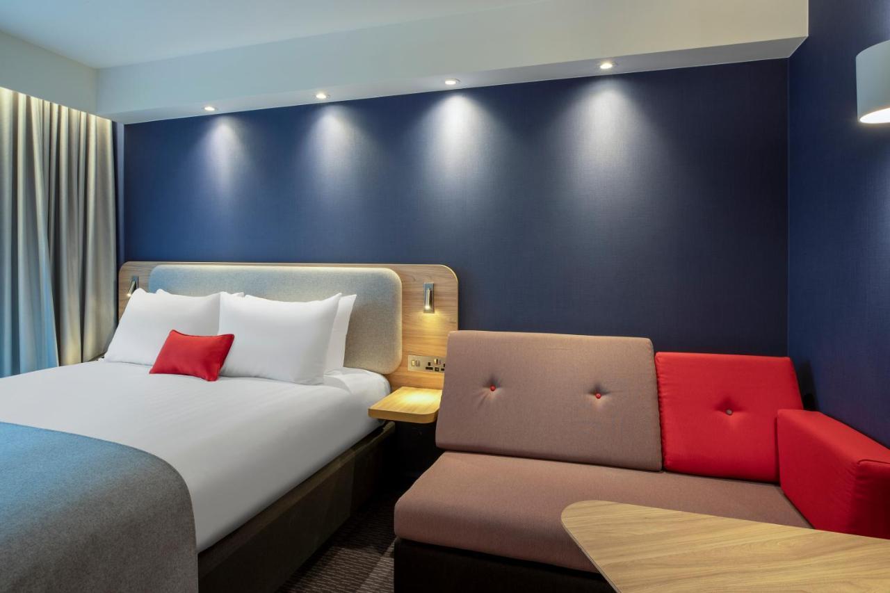 Holiday Inn Express Cambridge West - Cambourne By Ihg Exterior foto