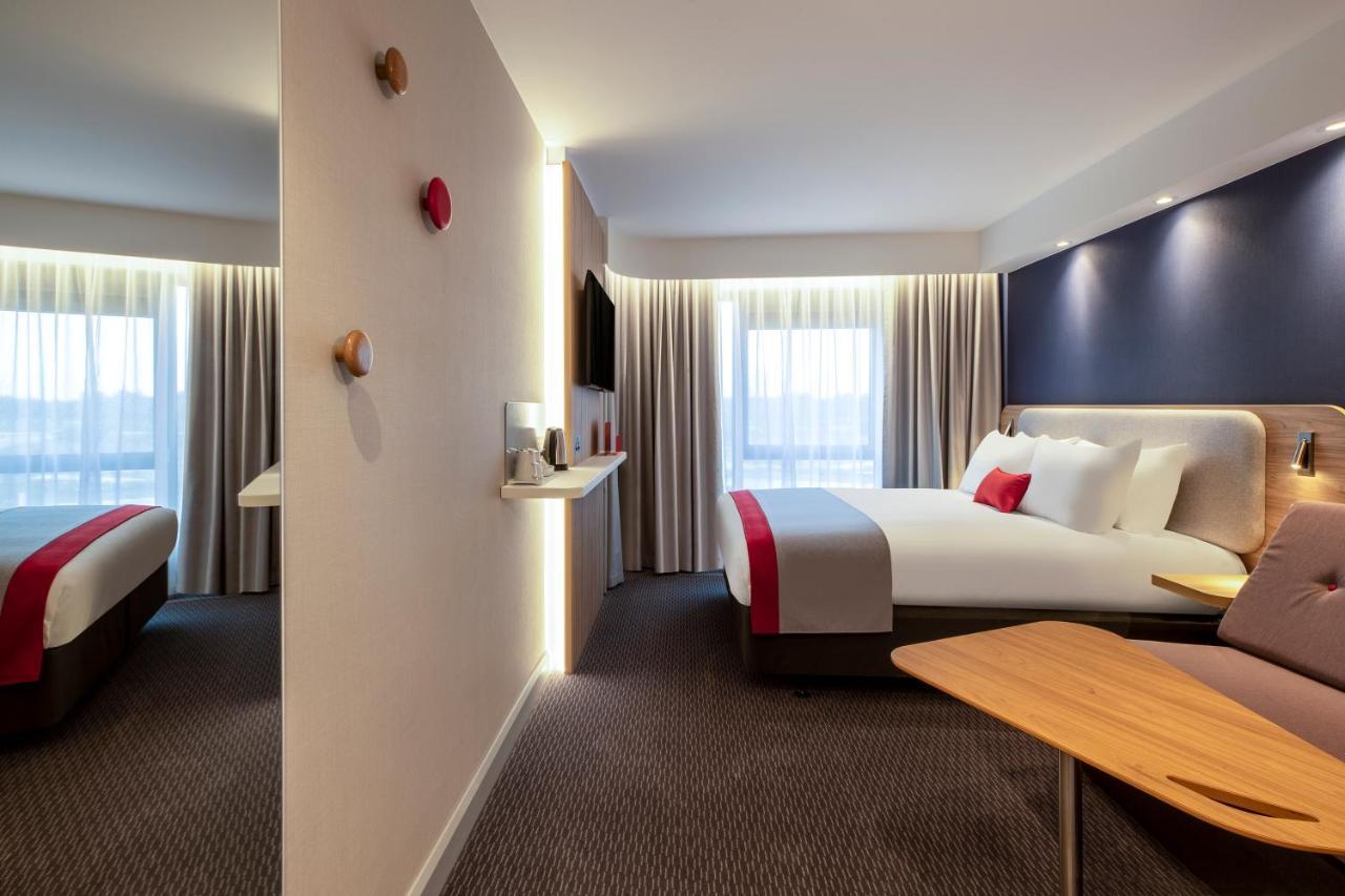 Holiday Inn Express Cambridge West - Cambourne By Ihg Exterior foto