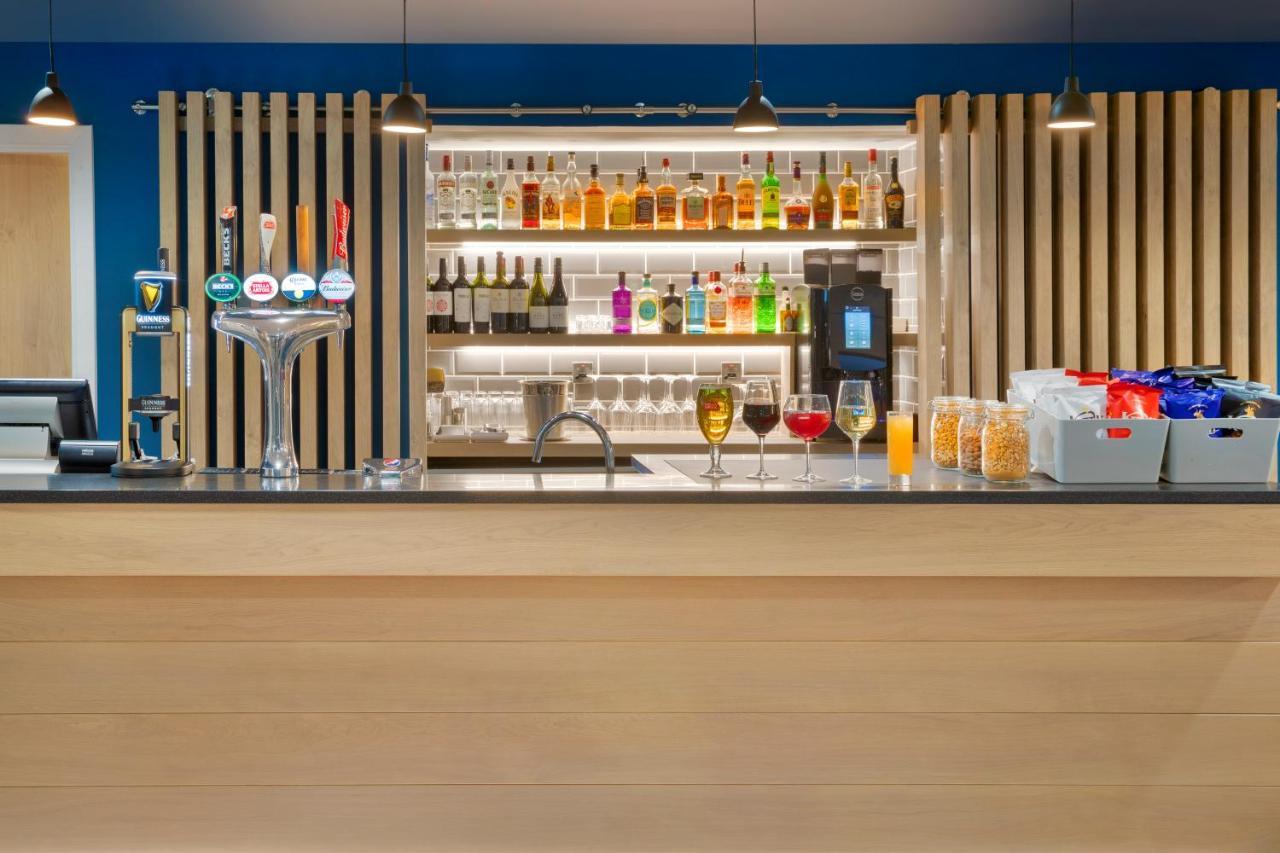 Holiday Inn Express Cambridge West - Cambourne By Ihg Exterior foto