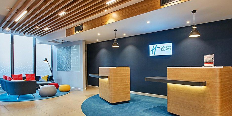 Holiday Inn Express Cambridge West - Cambourne By Ihg Exterior foto