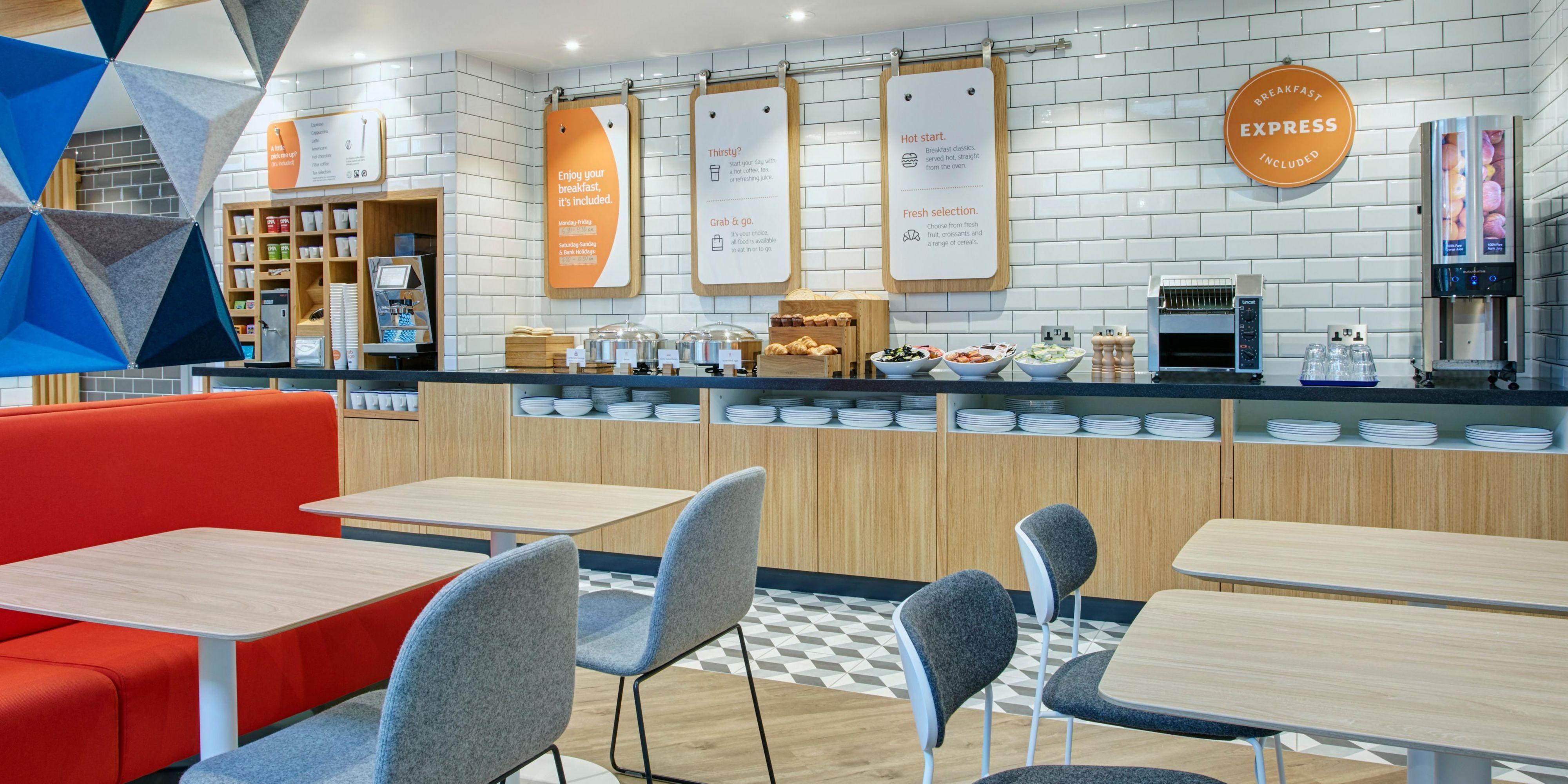 Holiday Inn Express Cambridge West - Cambourne By Ihg Exterior foto