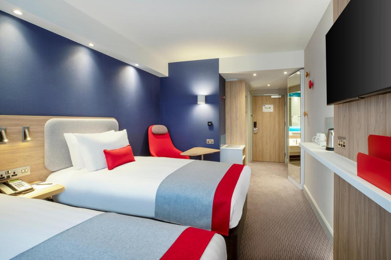 Holiday Inn Express Cambridge West - Cambourne By Ihg Exterior foto